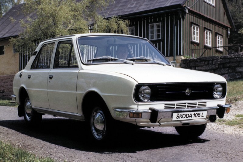 За год до снятия с конвейера семейства 100/110, в 1976 году, компания Skoda представила новую линейку заднемоторных моделей – 105, 120 и 125.