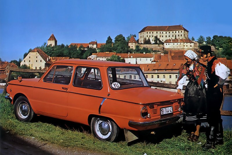 И, конечно, известный в нашей стране пример советского заднемоторного седана – ЗАЗ-968. Да, его тип кузова относится к редкому классу двухдверных седанов.