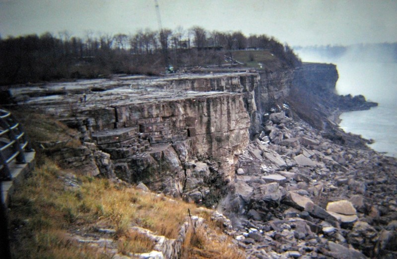 22. Осушение Ниагарского водопада в 1969 году.