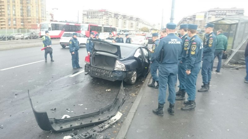 Авария дня. Серьезное ДТП с пострадавшими в Санкт-Петербурге