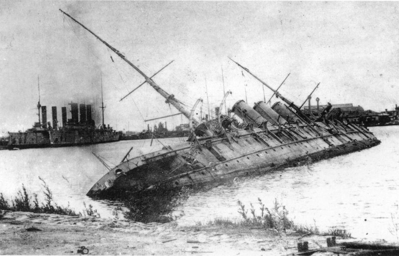 Учебный корабль «Память Азова», потопленный в Средней гавани Кронштадта во время атаки английских торпедных катеров 19 августа 1919 года.