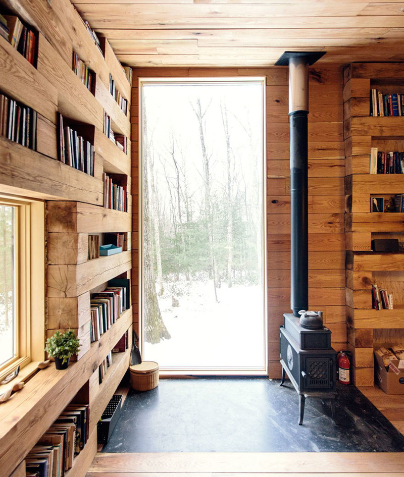 Такую, уединенную в лесу, библиотеку мечтает посетить каждый книголюб