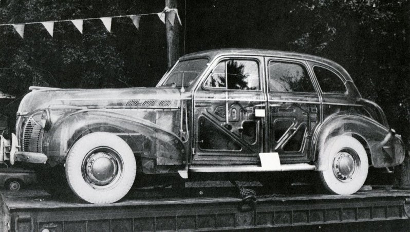 Pontiac Torpedo Eight Touring Sedan (2919) "Plexiglas Ghost Car" '1940