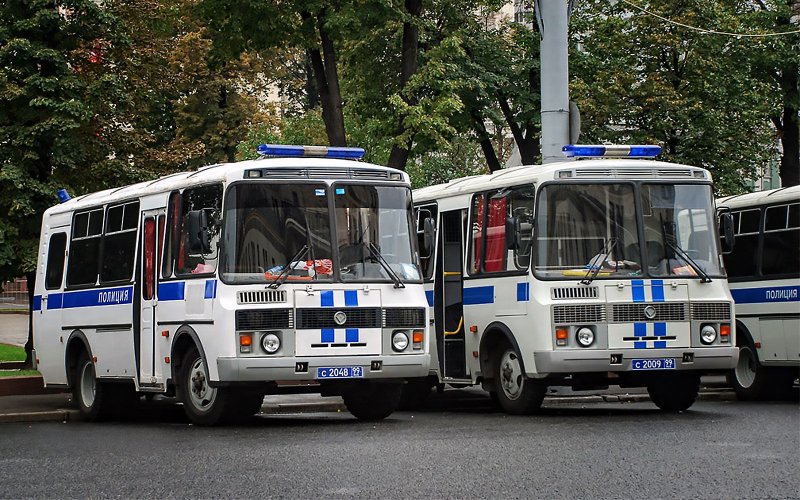 Автобусы ПАЗ-32053 — завсегдатаи митингов и демонстраций.