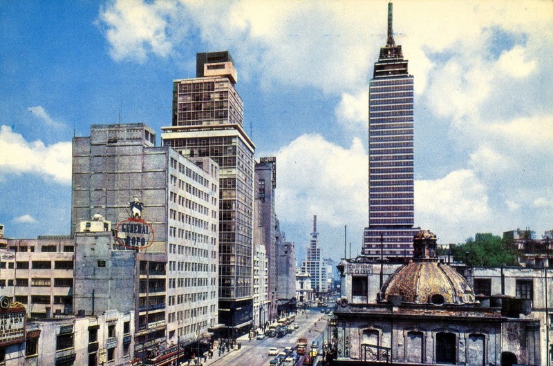 Мехико взметнулся вверх в 1950-х годах, когда был построен Torre Latinoamericana (Латиноамериканская Башня) – первый небоскреб города.