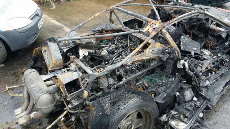Легендарный Ferrari F40 сгорел сразу после реставрации