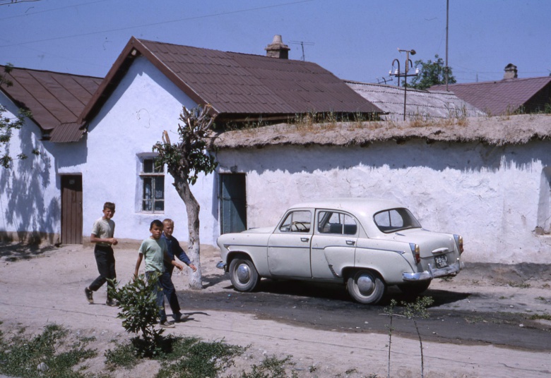 Очень популярный среди среднего класса «Москвич 407».