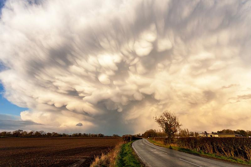 14. Невероятные облака в Мидлендсе, Англия. (Фото Mat Robinson | RMet-RPS Weather Photographer of the Year 2016):