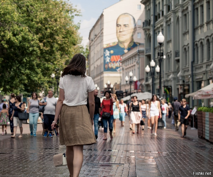 Шагающий по москве. А Я иду шагаю по Москве. Шагаю по Москве. Иду по Москве. А Я иду гуляю по Москве.