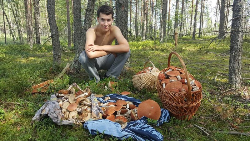 Валуев берет с собой сына еще с юных лет на охоту, рыбалку, даже грибы умеют собирать!