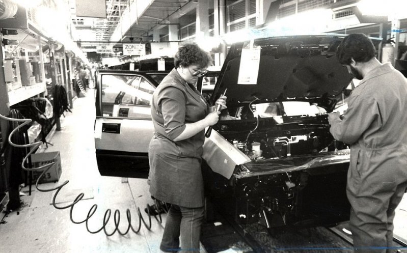 Работники на заводе в Лонгбридже в 1986 году. В 1980-е годы на заводе работало 25 000 человек.