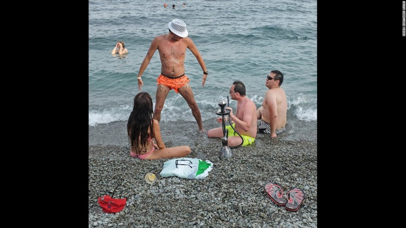 «Кальяны на крымских пляжах заменили собой сигареты. Курение запрещено практически везде», — рассказал Дидье.