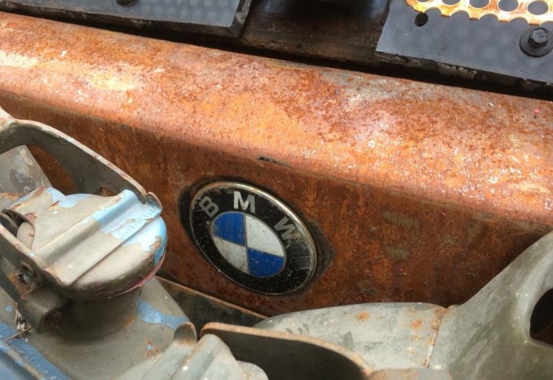 Ржавый танк из универсала BMW