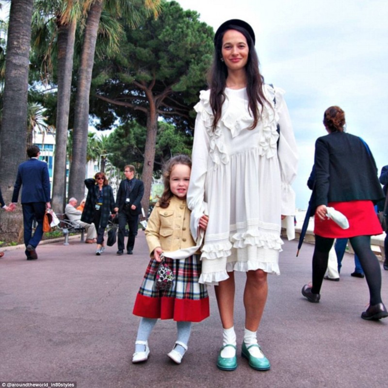 Станислава и ее дочь Аксинья из России в Каннах, Франция