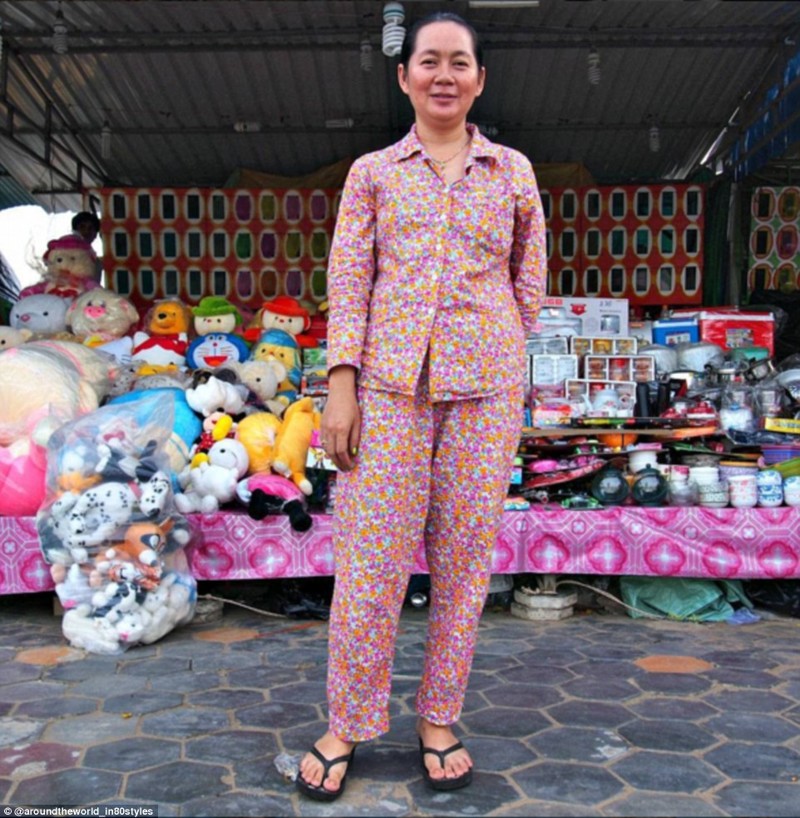 Канита, работник парка развлечений, в Пномпене, Камбоджа
