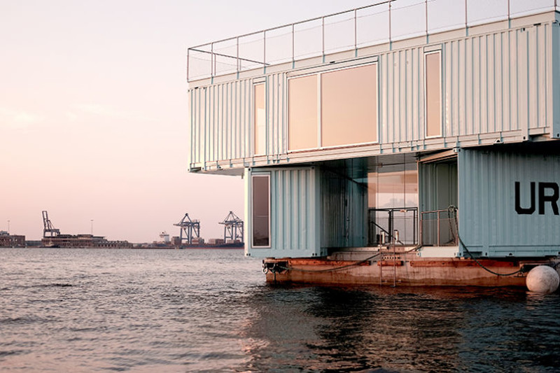 Датчане построили плавучие общежития из контейнеров