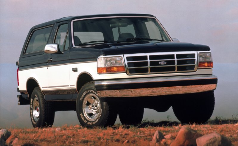 Первое поколение внедорожника Ford Bronco увидело свет в 1965 году и продержалось на конвейере вплоть до 1996 года. 
