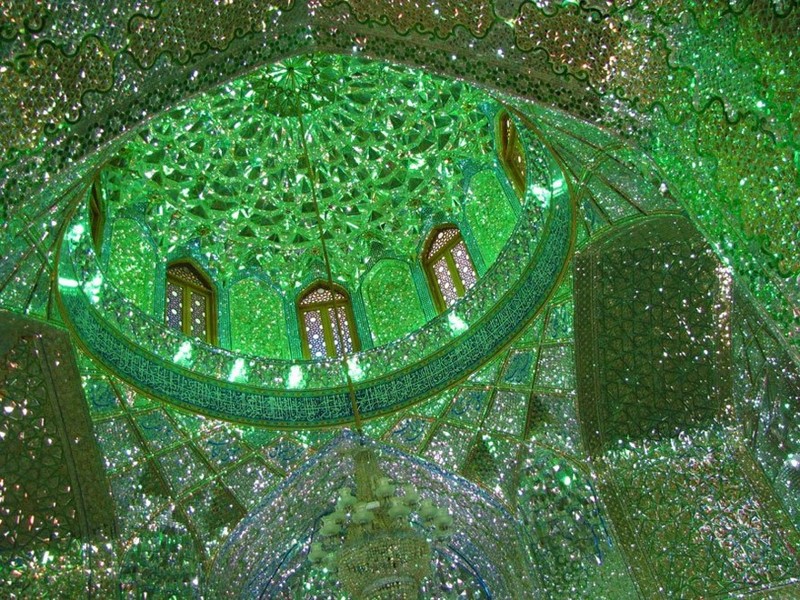 Зеркальная мечеть Шах-Черах — одно из чудес света
