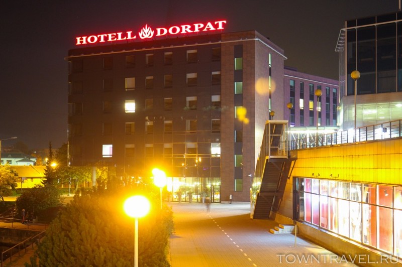 Тарту: booking.com находит 102 гостиницы с ценой от 900 рублей на одного человека. В городе несколько четырех-звездочных отелей. 