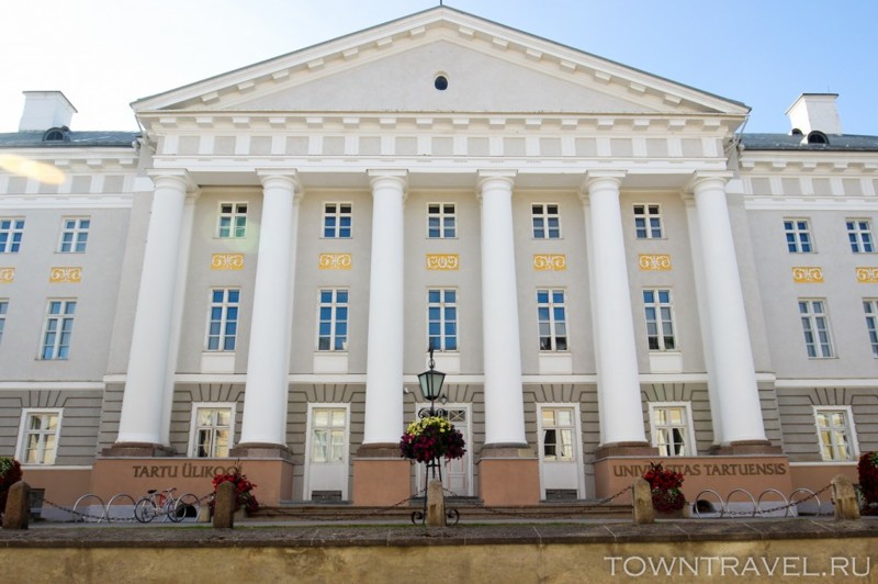 В Тарту есть Тартуский университет с 17 тыс. студентов. Единственный университет в странах Балтики, вошедший в число 3% лучших университетов мира.