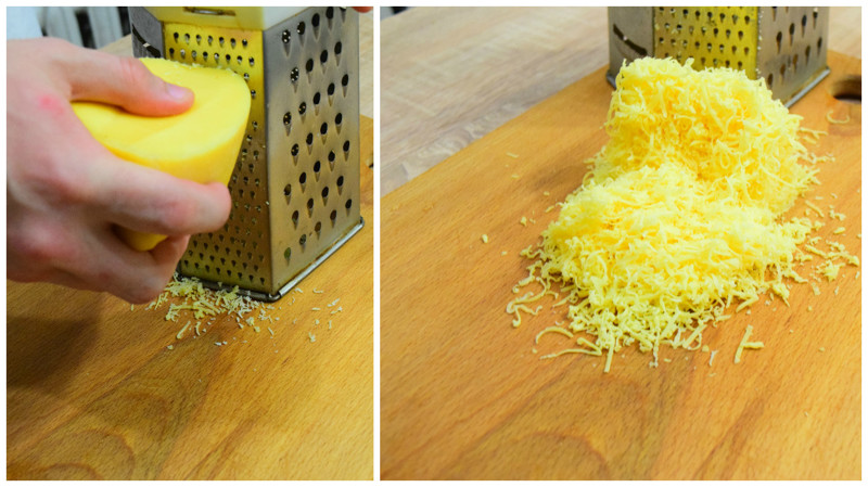 Натираем сыр на мелкую терку