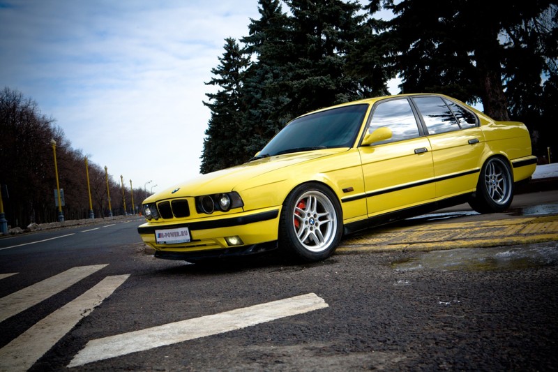 BMW M5 E34 - Мощь в классике