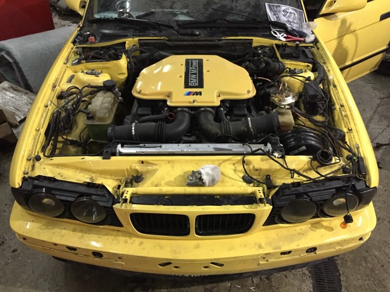 BMW M5 E34 - Мощь в классике