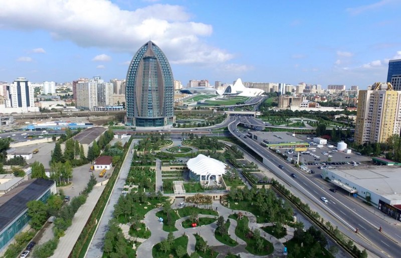 Новый парк "Люблю" (Sevirəm) в Баку