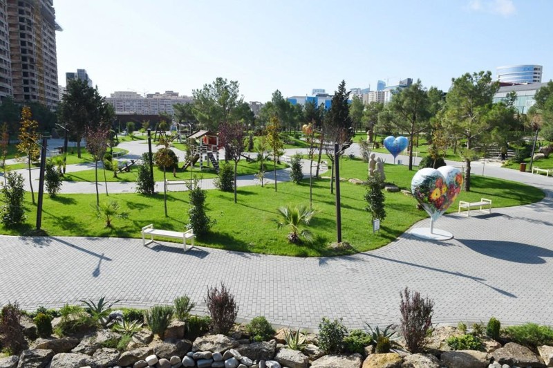 Новый парк "Люблю" (Sevirəm) в Баку