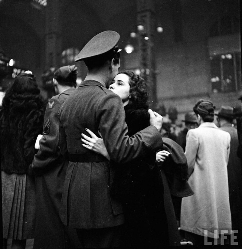 Прощание с солдатами перед отправкой на фронт. Нью-Йорк, Пенн стейшн, 1943 год