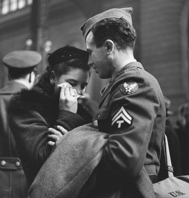 Прощание с солдатами перед отправкой на фронт. Нью-Йорк, Пенн стейшн, 1943 год