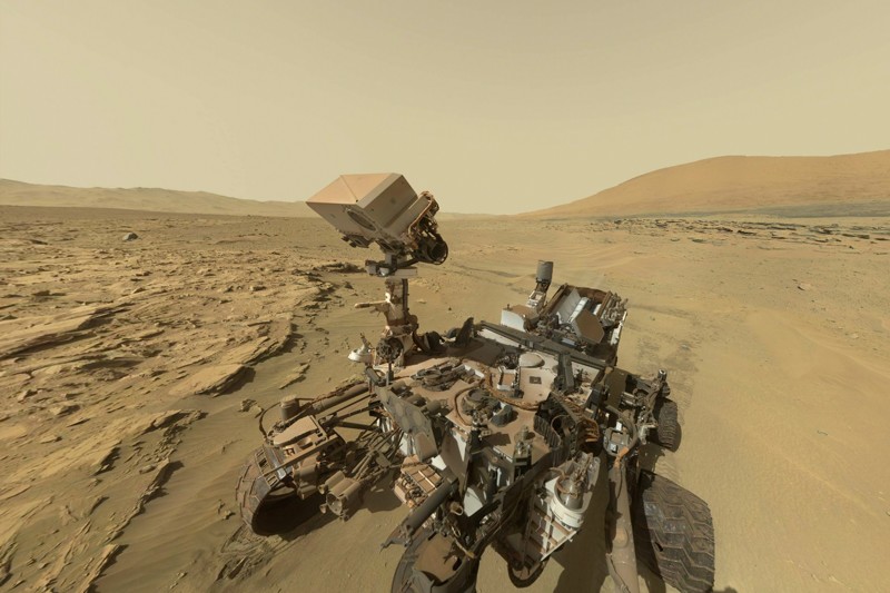Как марсоход Curiosity фотографирует сам себя?  