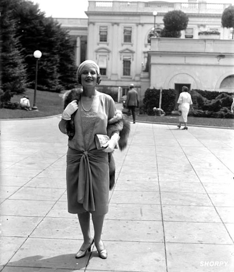 20 июня женщина. 1920е женская мода в Париже. Модницы 20-х годов 20 века. Мода в СССР В 20-Е годы. Мода 1920 годов.