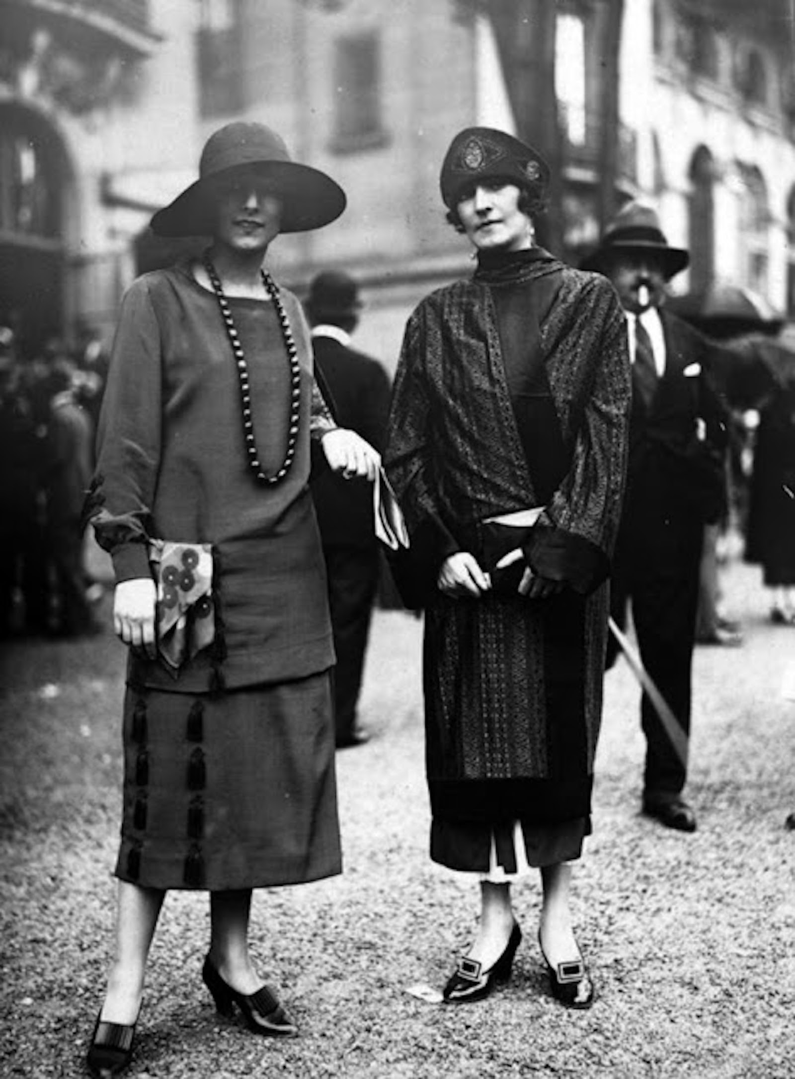 Фото 20х. Англия 1920е мода. 1920е мода в США. Мода Англия 20-е годы. 20е годы 20 века мода женщины.