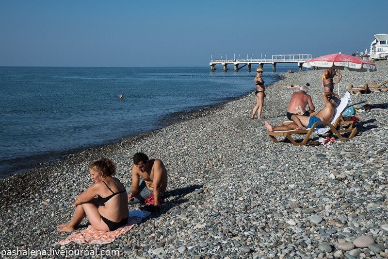 Если сделать фото чёрно-белым, можно увидеть, как отдыхали на Чёрном море наши родители.