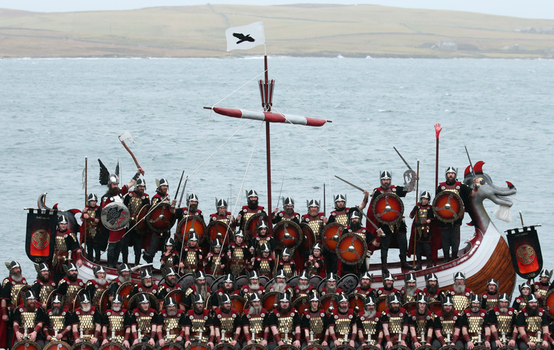 Фестиваль Up Helly Aa на Шетландских островах