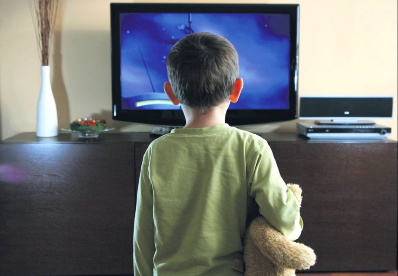 Телевидение тормозит развитие языкового навыка у детей