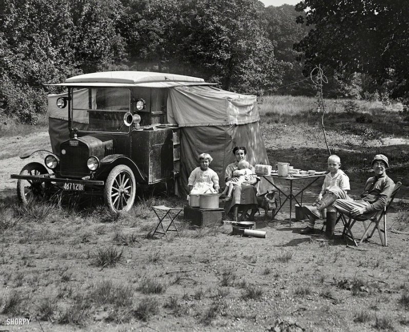 Др. А. А. Фостер и его семья в кэмпинге 1920 год.