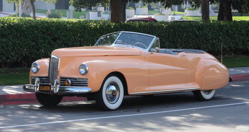 Точная реплика единственного Packard-Darrin Clipper (1941), построенная в 90-х годах на базе серийной машины Томом Самнером — хозяином оригинального автомобиля с 1948 по 1951 год.