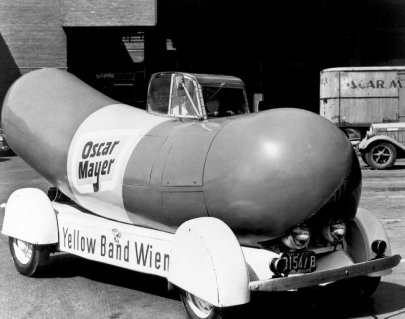 Wienermobile - хот-дог на колёсах