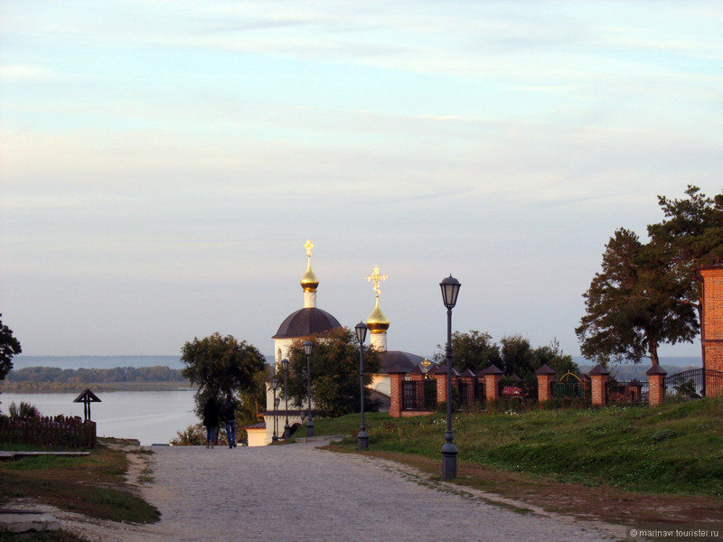 Свияжск - остров-село в Зеленодольском районе Татарстана, при слиянии рек Свияги и Щуки