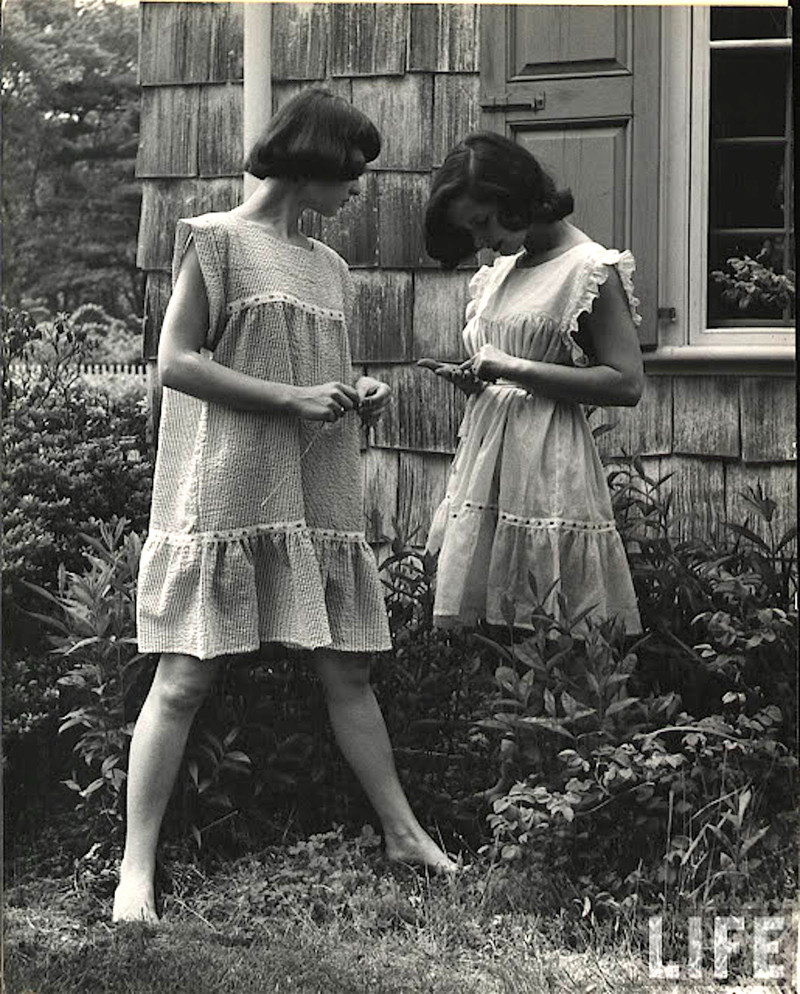 Девушки в советском нижнем белье