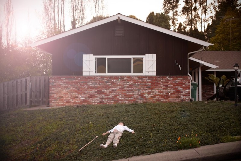 Отец-фотограф снимает  таинственный мир, в котором живет его сын-аутист