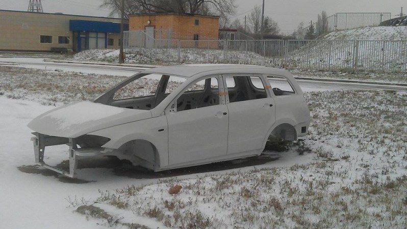 Несбывшийся универсал ВАЗ-2117. Фотографий готового автомобиля практически не существует, а этот кузов пылился на территории самого завода. 