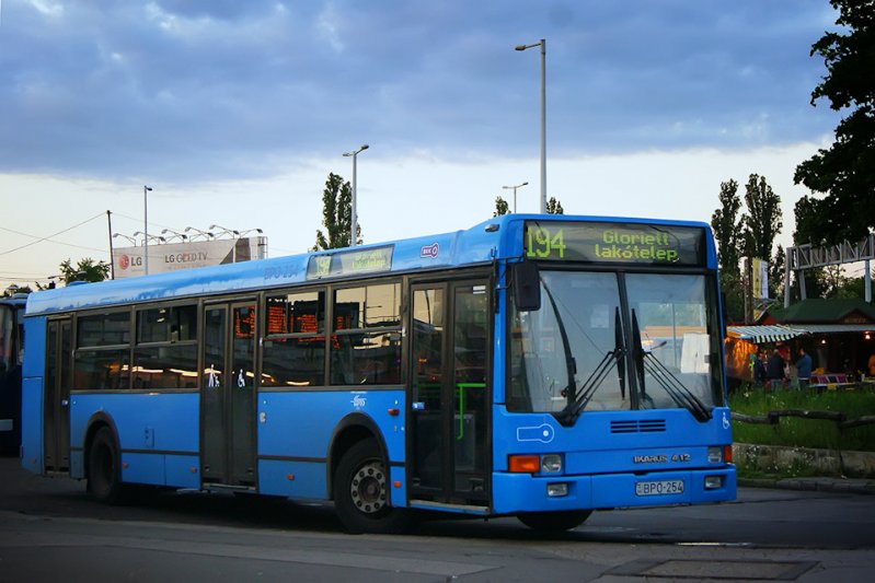 Результат местного капремонта, или в Будапеште обливали автобусы в голубой до того, как это стало мэйнстримом