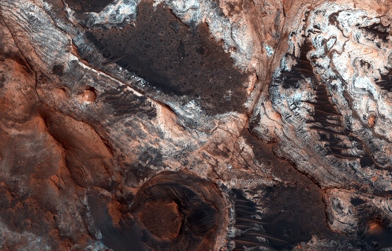 Геологическое разнообразие долины Маврт на Марсе. 