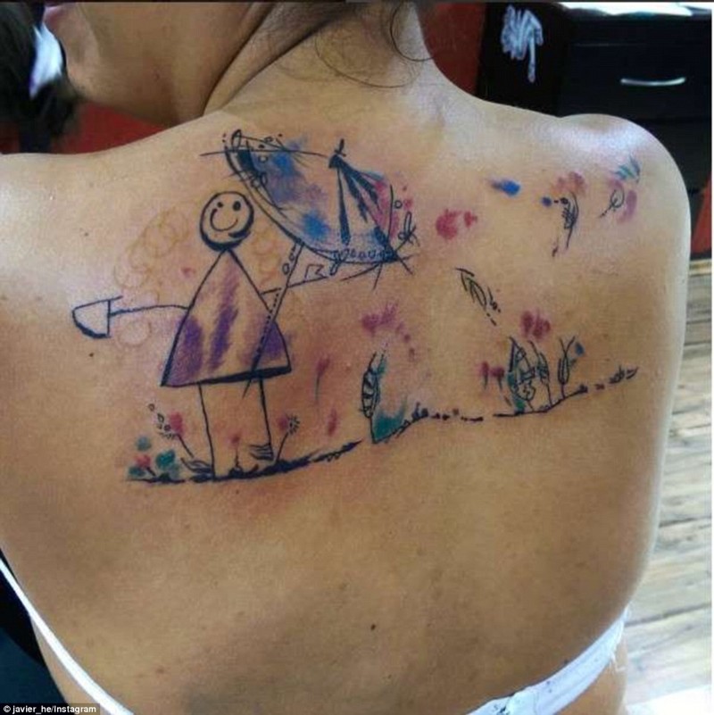 Социальные сети охватило настоящее помешательство фото татуировок с рисунками детей