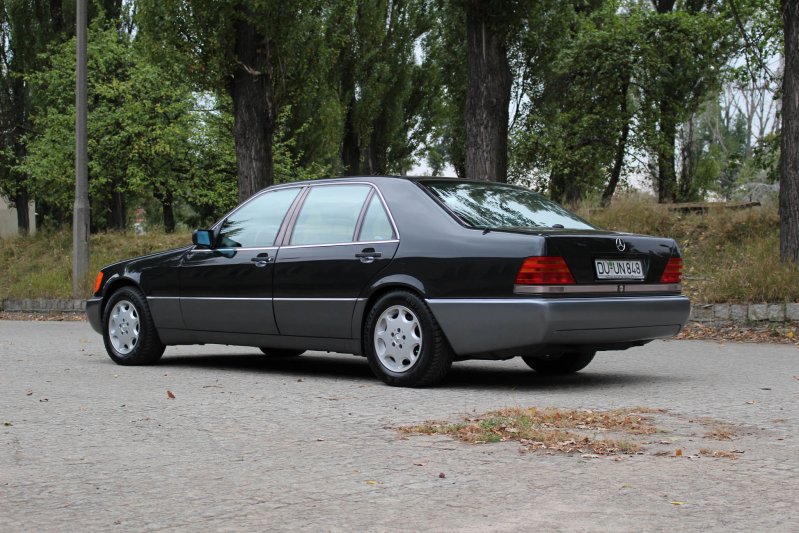 Даже сохранилась квитанция о покупке автомобиля, в которой сказано что в 1992 году, дед стал счастливым обладателем Mercedes 600 SEL по цене: DM 206 000. (стоимость автомобиля с доп. опциями)…