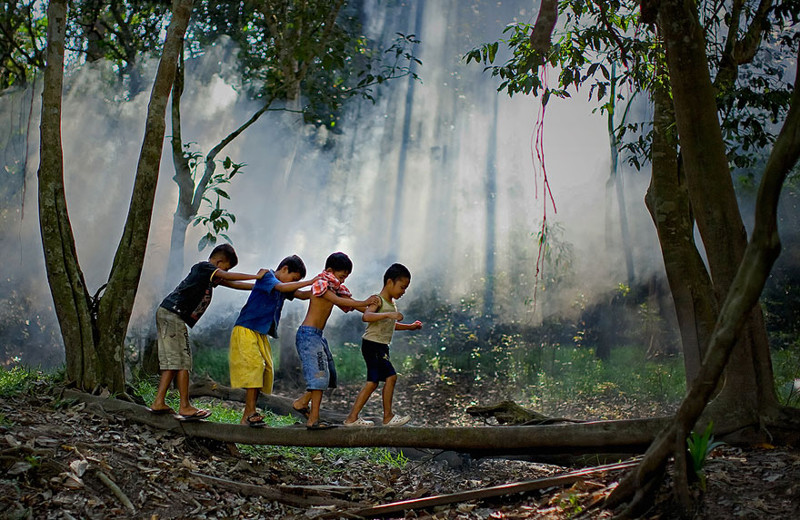 30 волшебных фотографий играющих детей из разных стран Мира