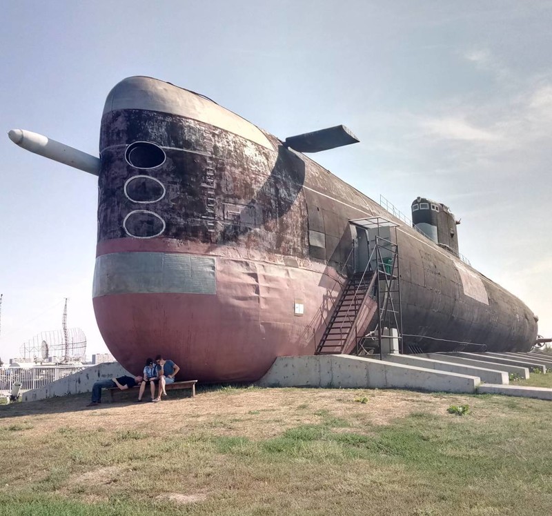 Подводная лодка Б-307 проекта 641Б «Сом» была спущена на воду осенью 1980 года на судостроительном заводе «Красное Сормово». И уже в декабре заступила приступила к боевой службе.